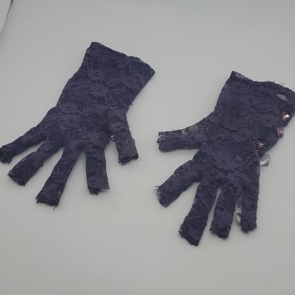 GASOLINE GLAMOUR X ARIANA X GAGA RAIN ON ME GLOVES - Picture 15 of 16